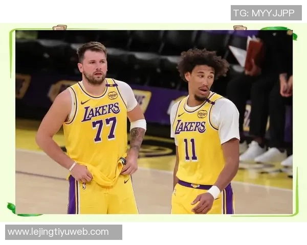 菲尔普斯现场观战湖人对阵太阳身穿布克签名鞋引关注