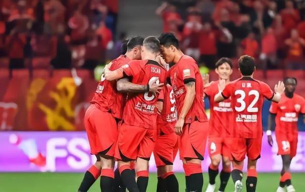 广州恒大2-0战胜上海海港，领先积分榜！