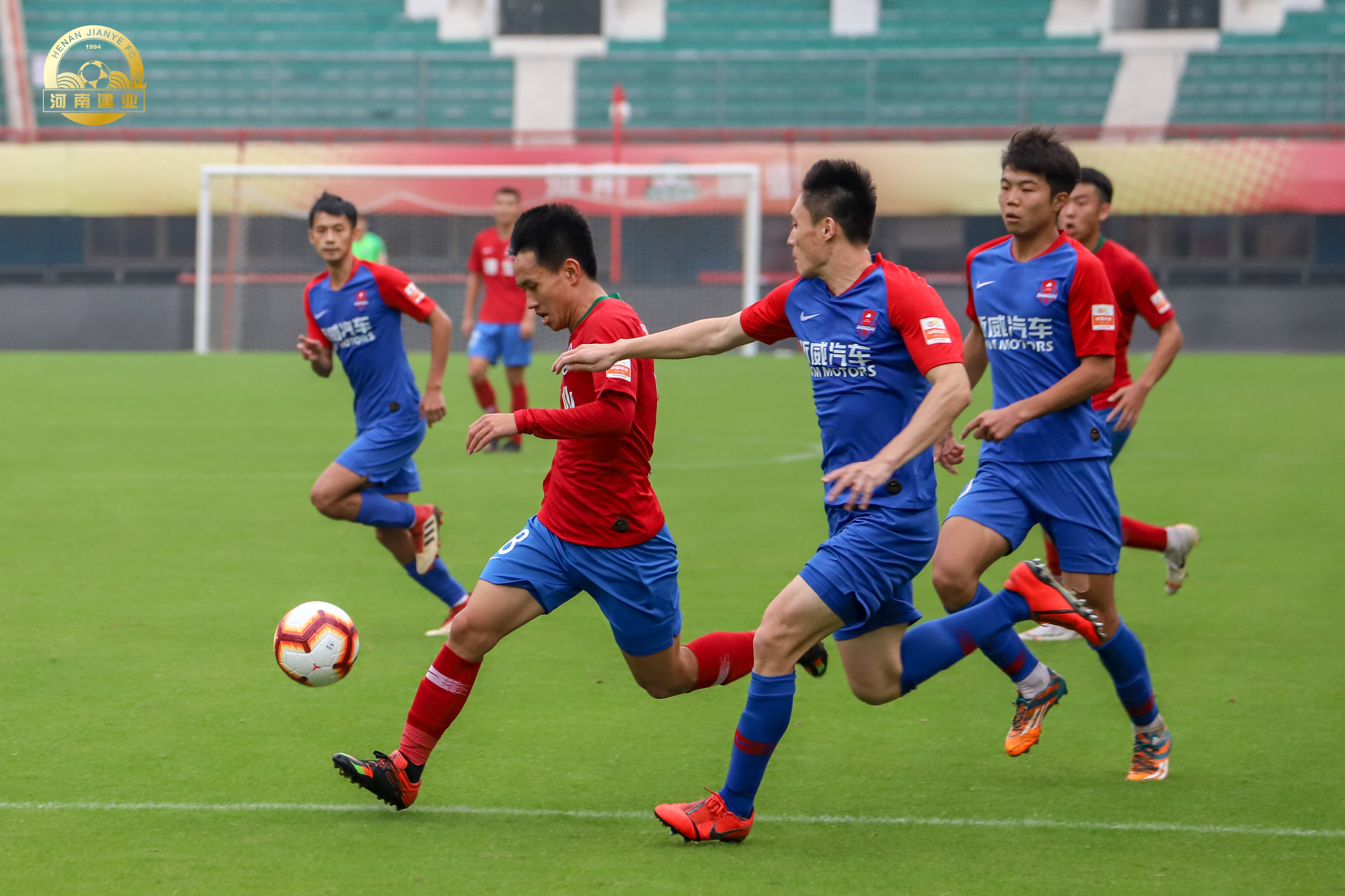 河南建业主场1-0小胜重庆斯威，取得3分